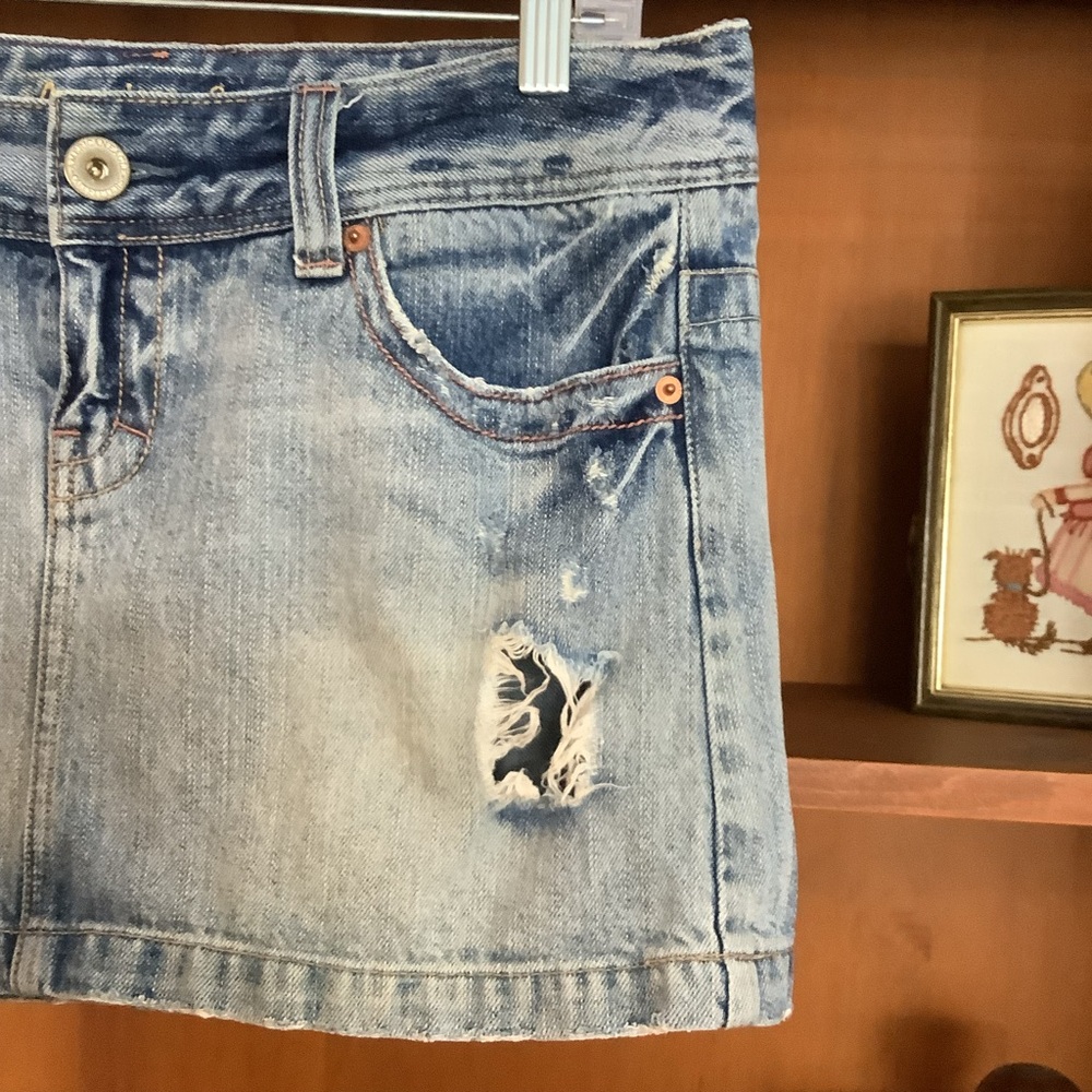 Vintage Y2K American Eagle Distressed Denim Micro Mini Skirt Size 8 AEO Low Rise - Picture 3 of 8
